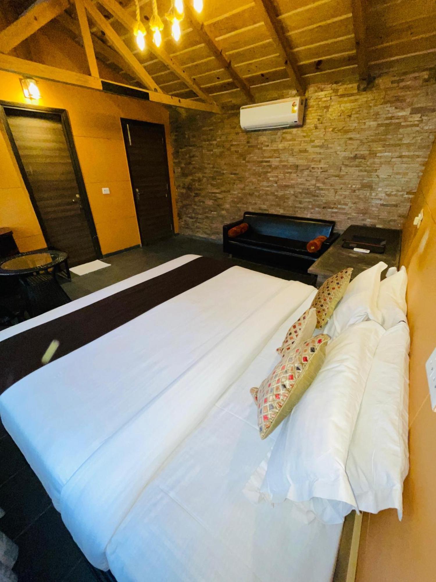 Sea Hawk - Luxury Hill Resort 4 Mins From Bhimtal Lake Quarto foto